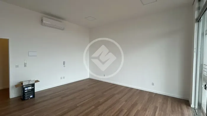 Sala Comercial Funcional em Edifício Estruturado com Recepção Compartilhada, Estacionament