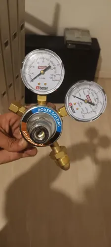 O Regulador de Pressão para Argônio RGB 10 da Boxer (modelo em latão e aço)
