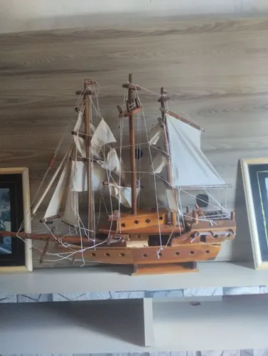 Barco artesanal de madeira