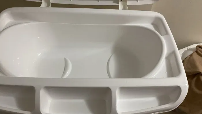 Vendo banheira com trocador da marca kiddo apenas 5 meses de uso