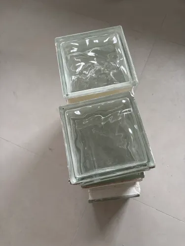 Tijolo de vidro usado