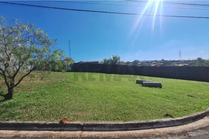 Terreno à Venda em Condomínio Fechado 341,58 m²