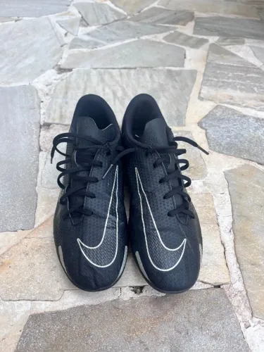 Chuteira Nike Phantom GT2 Club preta