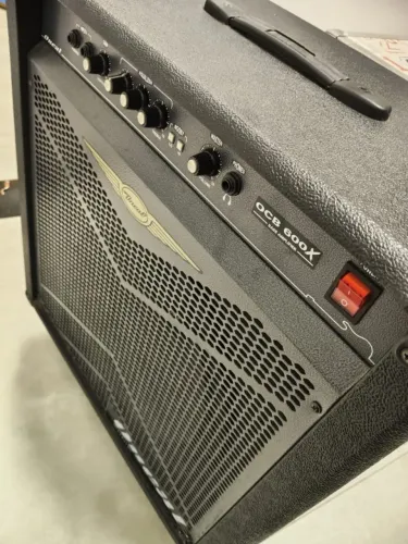 Vendo amplificador para contrabaixo Oneal OCB 600X em ótimo estado de conservação e funcio
