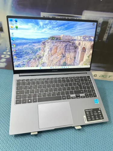 Notebook Samsung Galaxy Book 4 SSD 256GB NVMe 8GB De RAM DDR5 C/Garantia