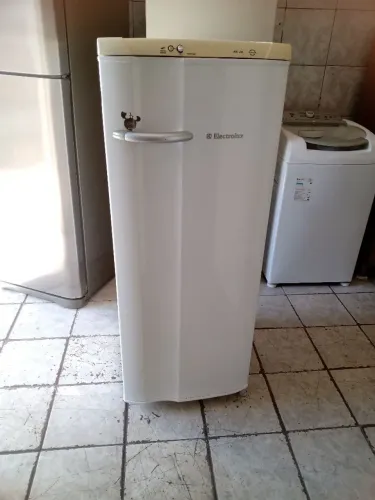 Geladeira Electrolux pequena