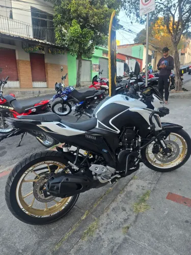 Fazer 250 2025 vendo ou troco