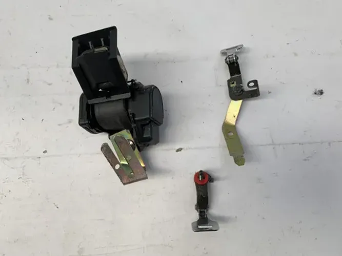 Cinta Com Trava Porta Malas Volvo V40 T4 Sw 2000 2004