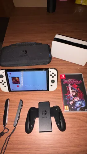 Nintendo Switch OLED Completo + Jogo - Excelente Estado / Troco em ps5