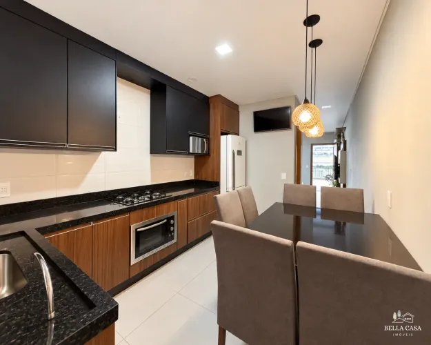 Casa com 02 quartos no bairro Floresta em Joinville