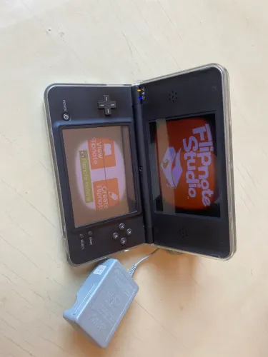 Nintendo Ds xl com círculos na tela