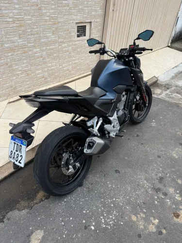Vendo Cb 300 11.500 km rodado