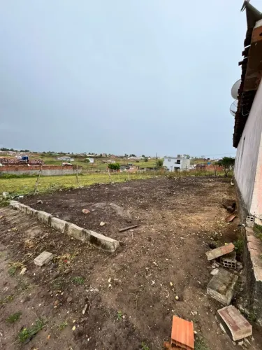 Vende se ou troco este terreno aceito Moto ou carro como parte do pagamento...