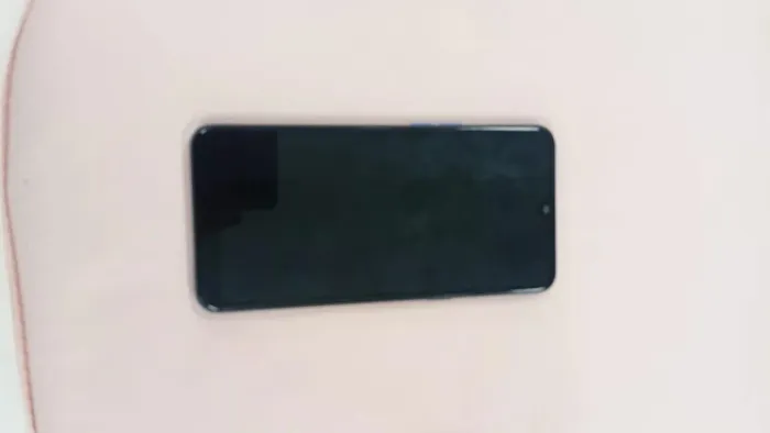 Venho um celular A10s tá nova só vai o celular e o carregador 380 reais
