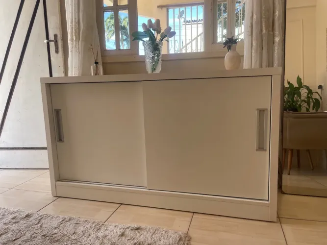 Balcão / Aparador Branco com Portas de Correr - Ótimo Estado!
