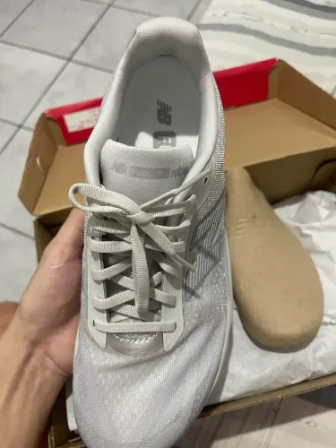 Tênis New balance V5, Novo na caixa