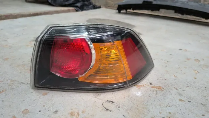 Lanterna traseira direita Mitsubishi lancer 2012 à 2019