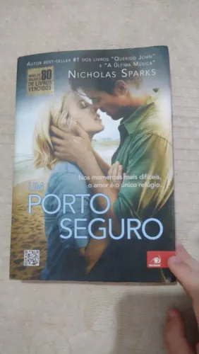 LIVRO: UM PORTO SEGURO - NICHOLAS SPARKS