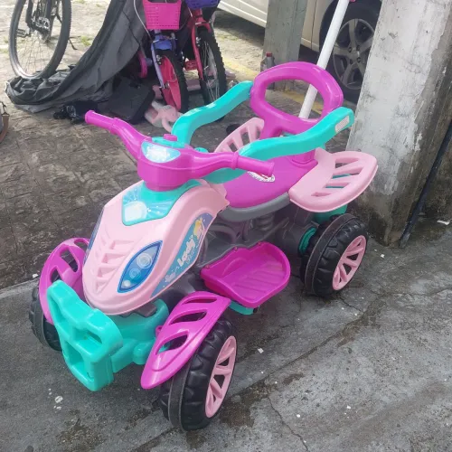 Quadriciclo menina