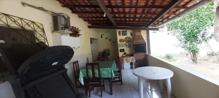 VENDO CASA C/ PISCINA, CHURRASQUEIRA, AREA GOURMET, ENERGIA SOLAR E GARAGEM