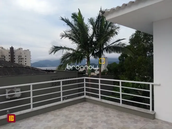 Oportunidade Casa de 2 dormitórios financiável a venda na Agronômica Florianópolis/SC