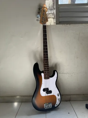 Baixo Squier Debut PRECISION 4C