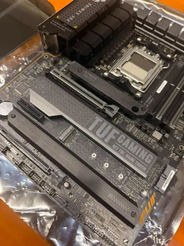 Placa mae x670 plus TUF Asus