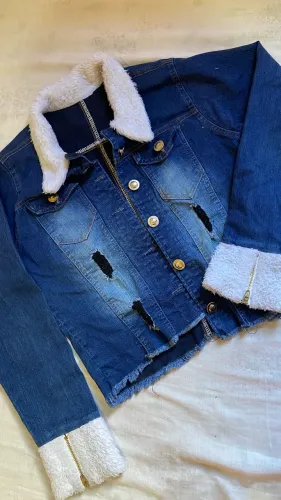 Jaqueta jeans feminina com pelinho