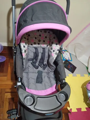 Carrinho e bebê conforto Cosco. Cadeirinha de balanço Funtime Maxibaby