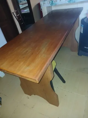 Mesa de madeira ype