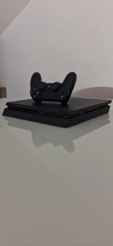 PS4 Slim muito conservado