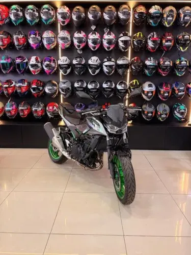 KAWASAKI Z500 2025