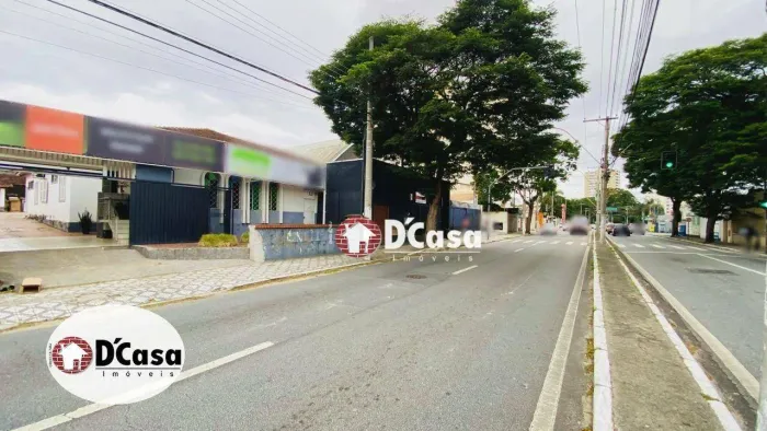Casa térrea à venda para fim comercial na Av. Marechal Deodoro, Centro, Taubaté - SP.