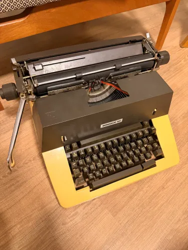 Máquina de escrever Remington 150 perfeita