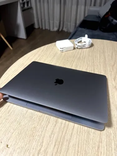 MACBOOK PRO