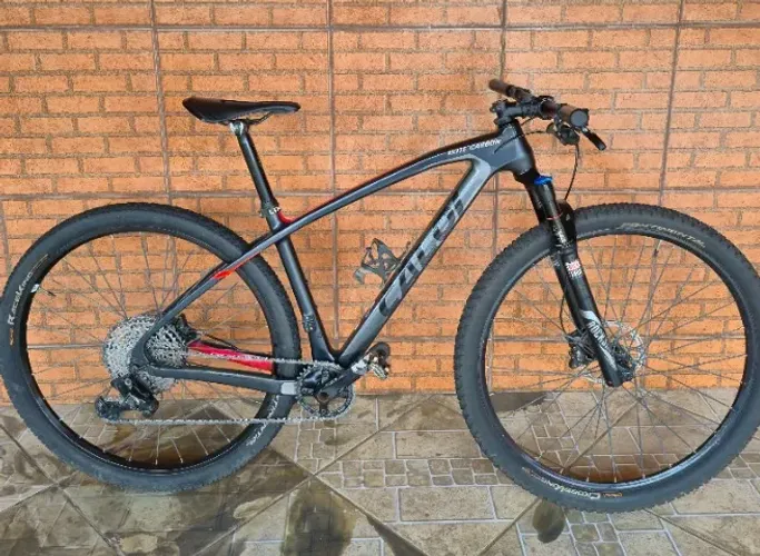 Caloi Elite Carbon Racing