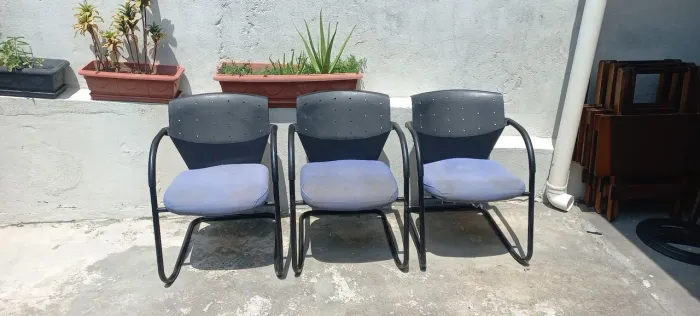 Vendo 3 cadeiras almofadada 