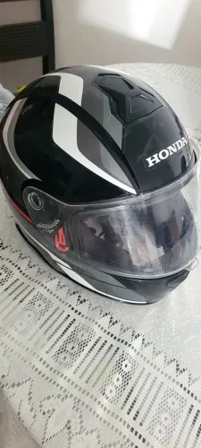 Capacete Hfs 2024 Original Honda, preto, usado poucas vezes, bem conservado.