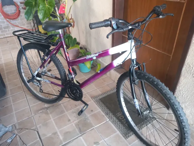 Bicicleta aro 26c marcha pneus bons garupeira funcionando tudo certinho 
