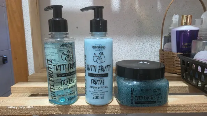 Kit de beleza para usar ou presentear, com 1 sabonete líquido, 1 hidratante, 1 esfoliante