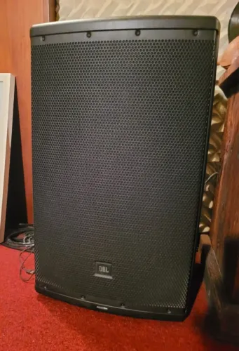 JBL EON 615 - par de caixas ativas, excelente estado, uso doméstico