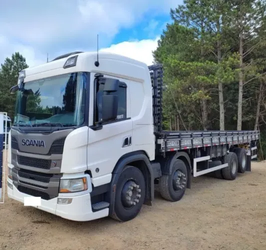 Scania P320 8x2 carroceria 2022