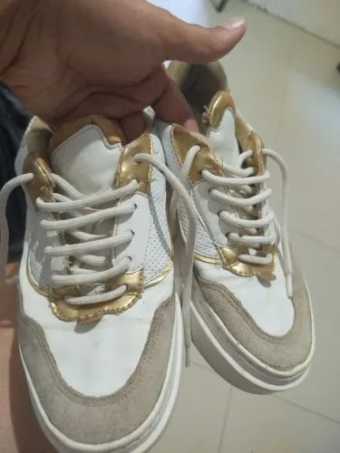 Tênis feminino Dourado Arezzo 
