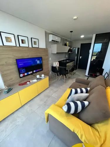 Oportunidade com 1 quarto, nascente, mobilia nova,serviço de camareira incluso, em frente