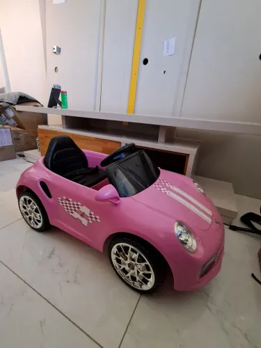 Carrinho elétrico para criança. 