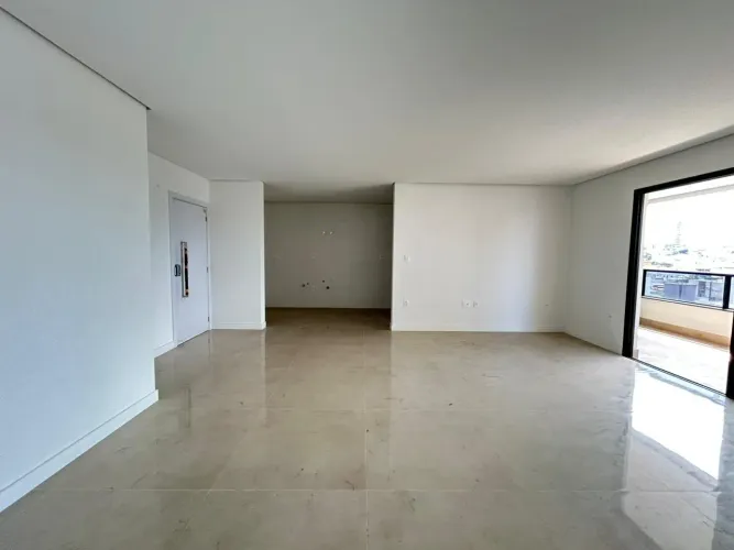 Apartamento com 4 quartos sendo 2 suítes em São José.