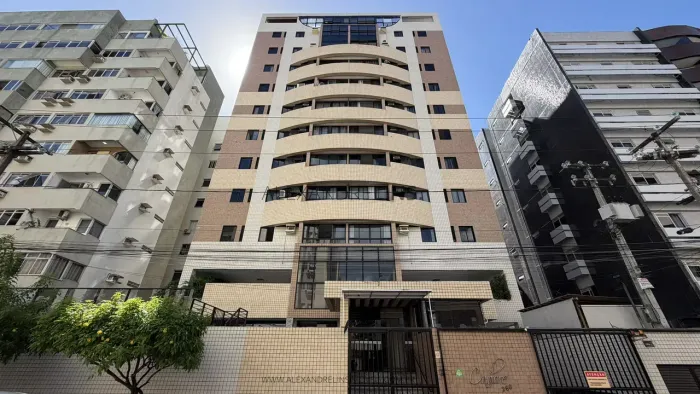 EDIFÍCIO CADORE. Toda a praticidade para você morar muito bem na Ponta Verde.