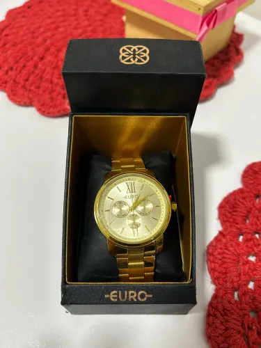 Relógio Euro dourado de aço inoxidável