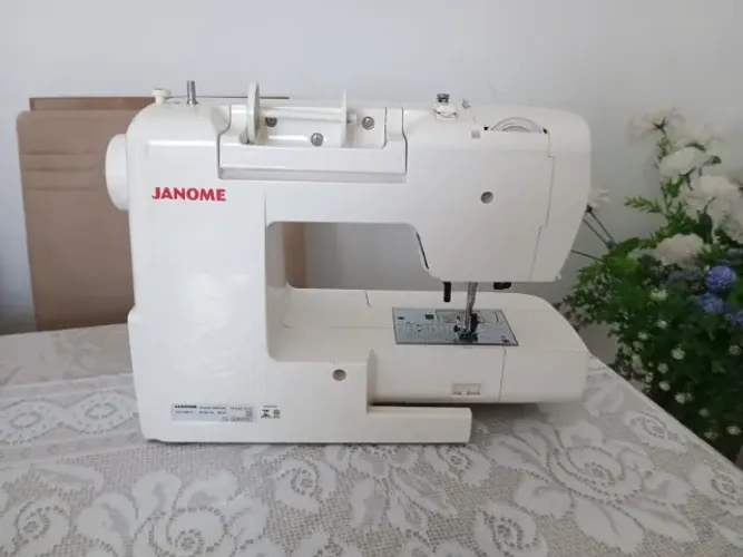 Vendo Máquina de Costura Janome DM 7200