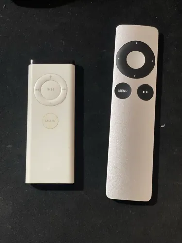 Lote 2 Controles Apple Remote (Prata A1294 + Branco A1156) Envio OLX